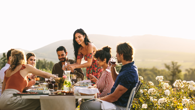 Wine and Dine: 5 Tips for Hosting a Summer Dinner Party